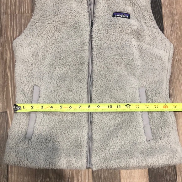 Women’s light grey Patagonia Fleece Vest. Size M.  No tags but Never been worn. - Picture 11 of 12